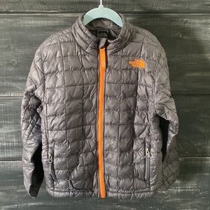 The North Face Boys Thermoball Jacket. Size 6. Gray & Orange.